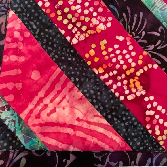 Handmade Batik quilt wall hanging or table topper - Picture 15 of 16